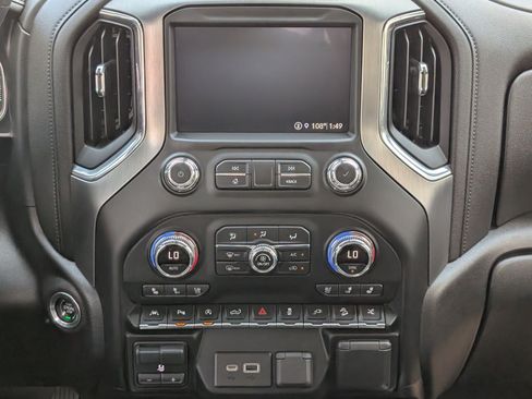 Used 2021 GMC Sierra 1500 Denali w/ Denali Ultimate Package AWD/4WD image 17