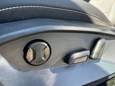 Certified 2023 Volkswagen Taos SE AWD/4WD image 9
