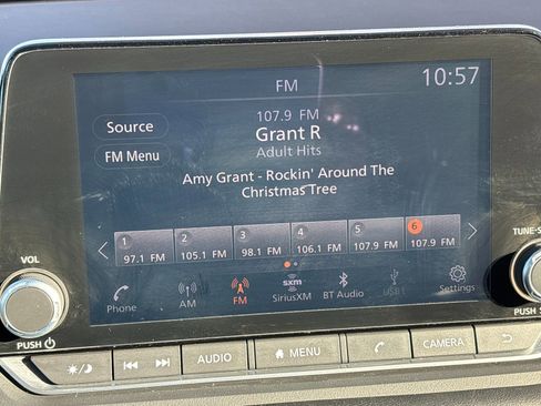 Used 2023 Nissan Rogue SV image 18