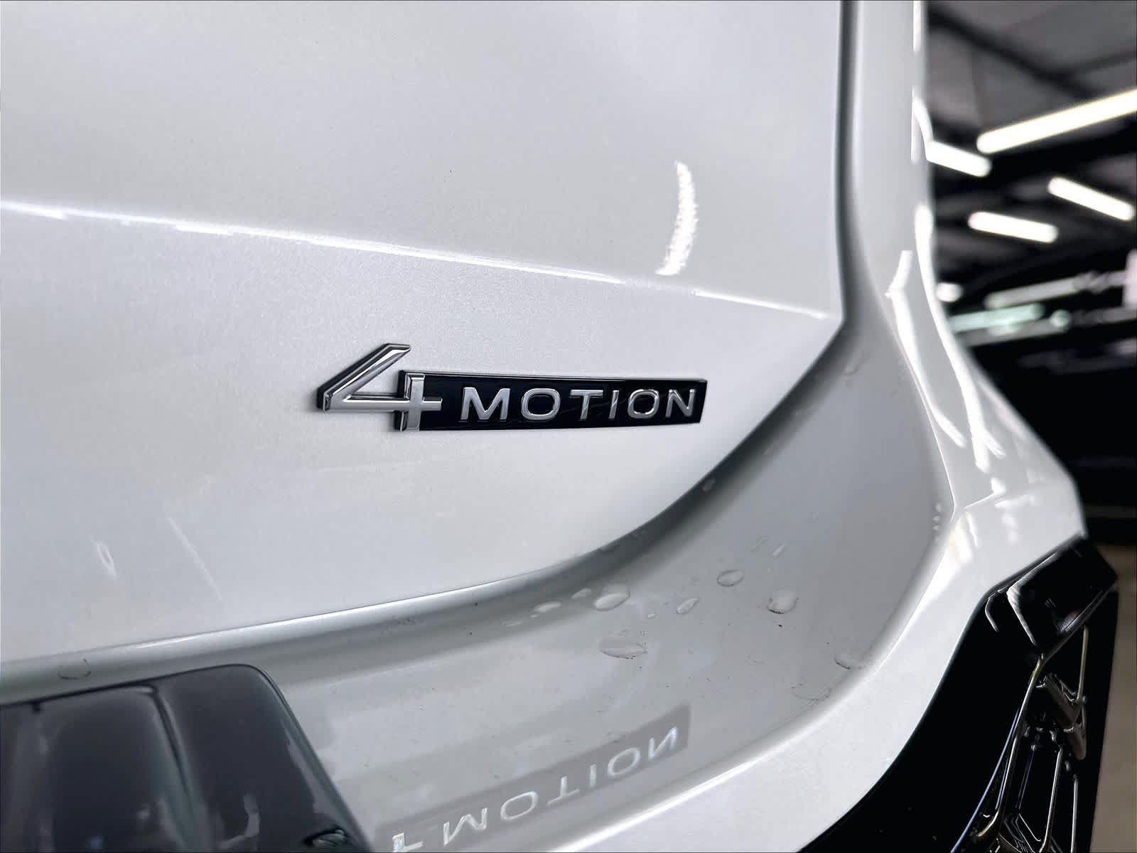 New 2026 Volkswagen Tiguan SE R-Line AWD/4WD image 9