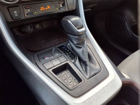 Used 2023 Toyota RAV4 Limited image 18