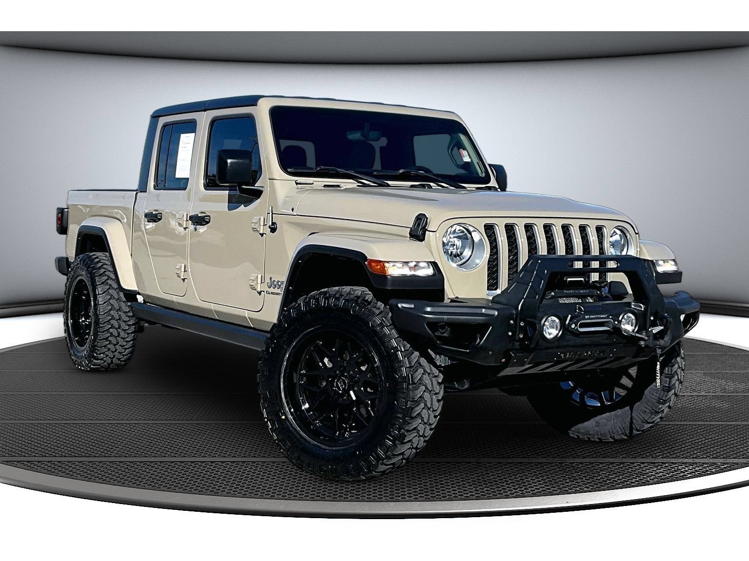 Used 2022 Jeep Gladiator Overland w/ Trailer Tow Package AWD/4WD image 2