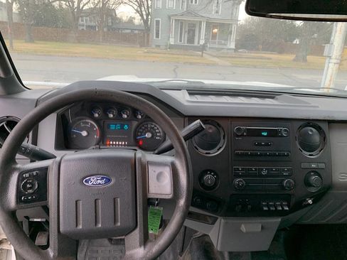 Used 2015 Ford F250 XL w/ Power Equipment Group image 14