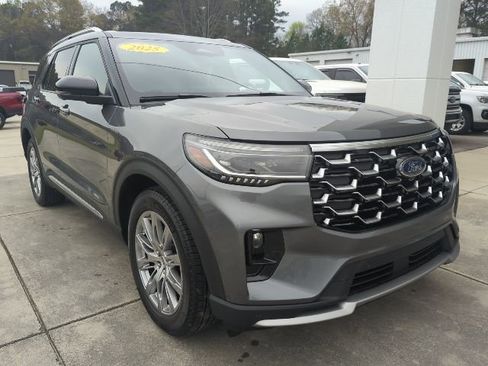Used 2025 Ford Explorer Platinum image 1