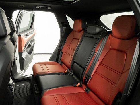 Certified 2026 Porsche Cayenne AWD/4WD image 21