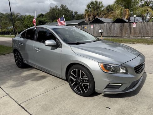 Used 2017 Volvo S60 T5 Dynamic image 7