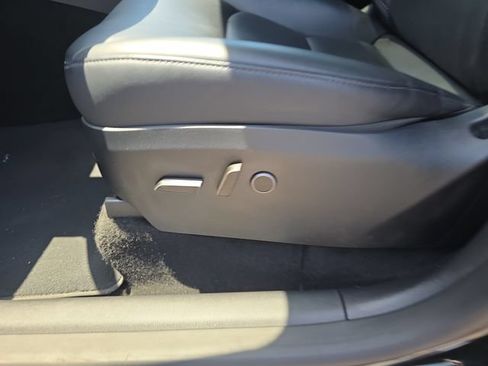 Used 2024 Tesla Model Y Long Range AWD/4WD image 12