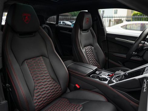 Used 2020 Lamborghini Urus image 28