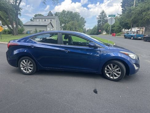 Used 2015 Hyundai Elantra SE w/ Option Group 03 FWD image 5