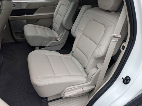 Used 2021 Lincoln Navigator Reserve w/ Luxury Package RWD image 13
