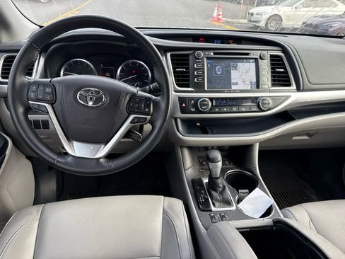 Used 2017 Toyota Highlander XLE image 7