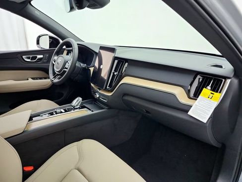 New 2027 Volvo XC60 B5 Core AWD/4WD image 17