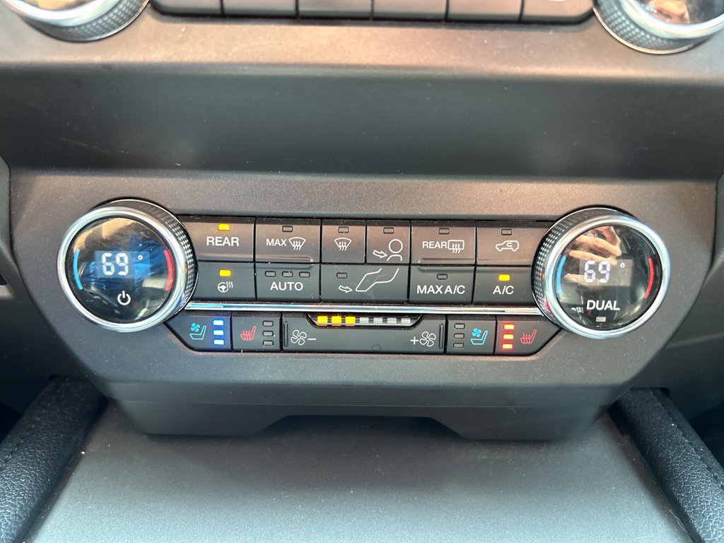 Used 2019 Ford Expedition XLT w/ Equipment Group 202A AWD/4WD image 29