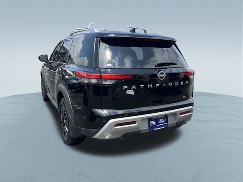 Used 2024 Nissan Pathfinder SL FWD image 6