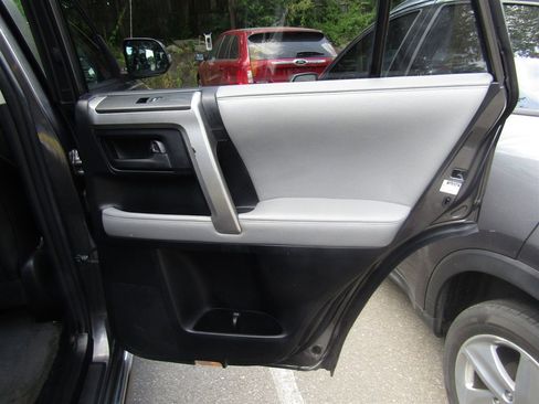 Used 2011 Toyota 4Runner SR5 w/ Premium Pkg w/Leather AWD/4WD image 23