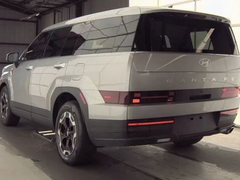 Used 2025 Hyundai Santa Fe SE FWD image 3