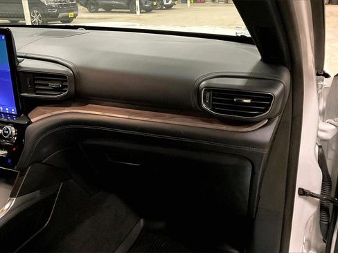 Certified 2022 Ford Explorer Platinum w/ Equipment Group 601A image 15