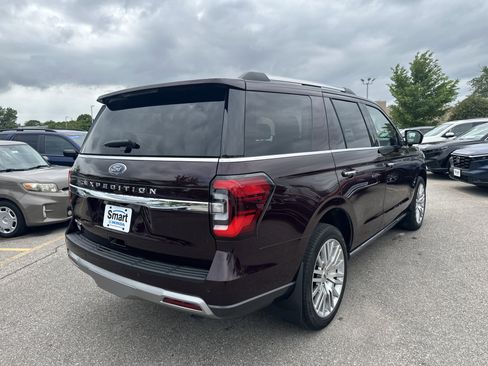 Used 2024 Ford Expedition Limited AWD/4WD image 4