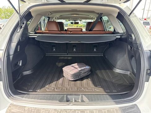 Used 2019 Subaru Outback 3.6R Touring AWD/4WD image 12