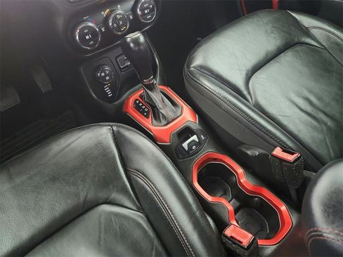 Used 2016 Jeep Renegade Trailhawk w/ Premium Trailhawk Package image 15