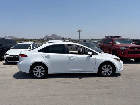Used 2025 Toyota Corolla LE FWD image 3