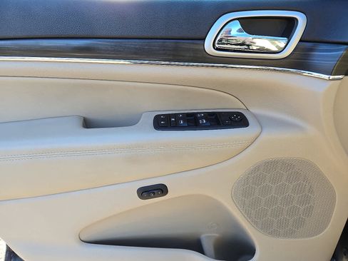 Used 2020 Jeep Grand Cherokee Limited image 14