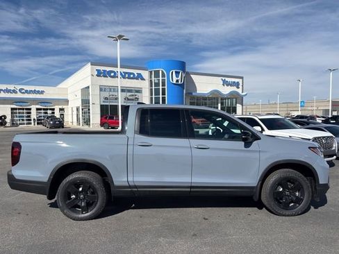 New 2026 Honda Ridgeline Black Edition image 2
