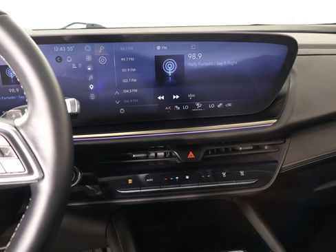 Used 2024 Buick Envision Avenir AWD/4WD image 5