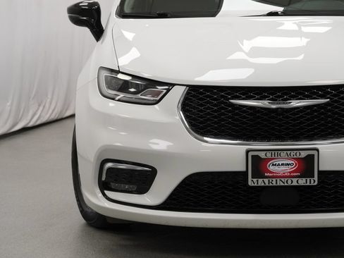 Used 2024 Chrysler Pacifica Limited FWD image 6