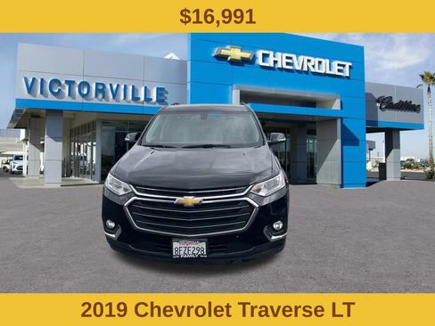 Used 2019 Chevrolet Traverse LT FWD image 2