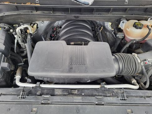 Used 2024 Chevrolet Suburban LT RWD image 32
