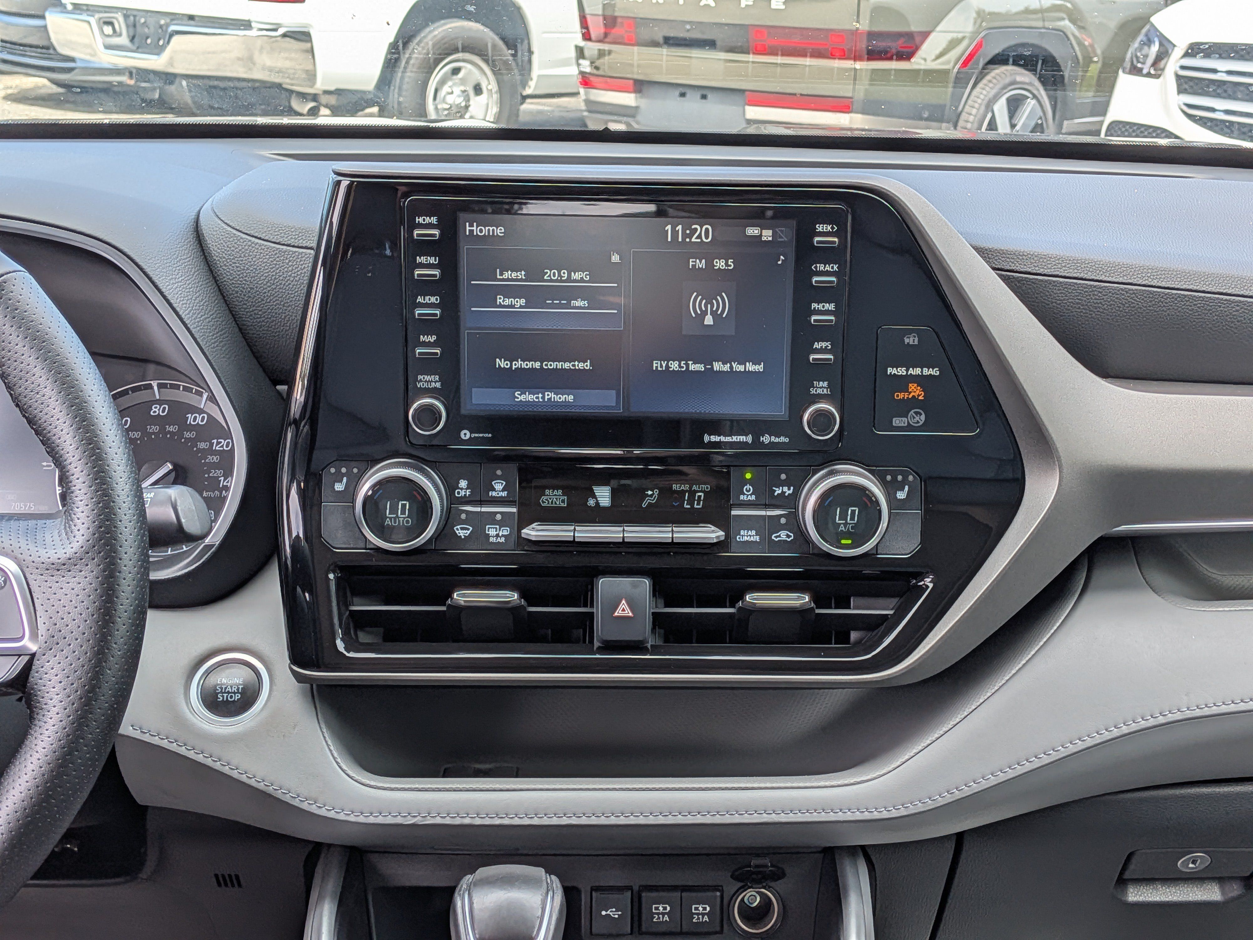 Used 2021 Toyota Highlander XLE AWD/4WD image 20