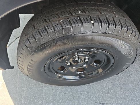 Used 2017 RAM 1500 Tradesman RWD image 6