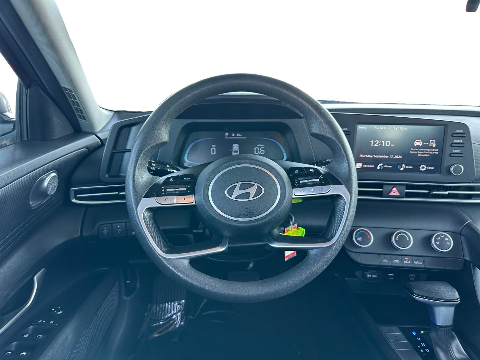 Used 2024 Hyundai Elantra SE FWD image 12