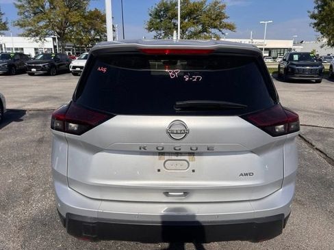 Used 2025 Nissan Rogue SV AWD/4WD image 4