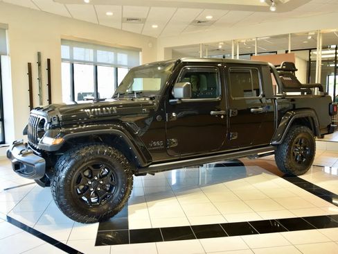 Used 2021 Jeep Gladiator Sport AWD/4WD image 3