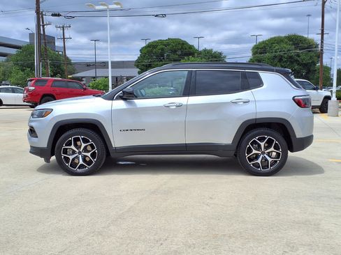 Used 2025 Jeep Compass Limited AWD/4WD image 8
