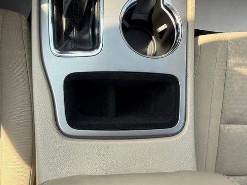 Certified 2022 Jeep Grand Cherokee Laredo E AWD/4WD image 28