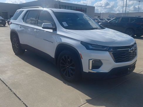 Used 2023 Chevrolet Traverse RS FWD image 7