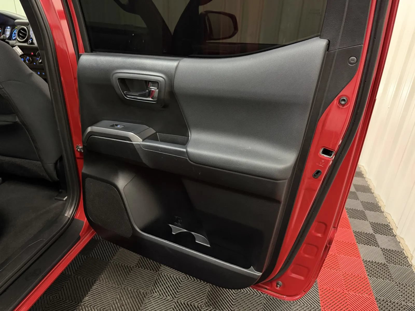 Used 2021 Toyota Tacoma TRD Off-Road w/ Technology Package AWD/4WD image 40