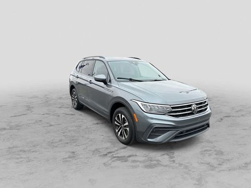 Used 2023 Volkswagen Tiguan S image 2