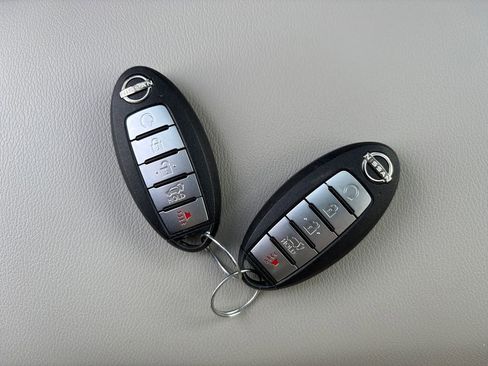 Used 2022 Nissan Pathfinder SL w/ SL Premium Package image 32