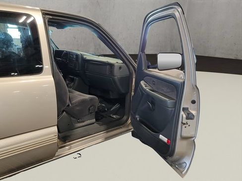 Used 2000 Chevrolet Silverado 2500 LS RWD image 21