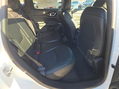 New 2026 Jeep Compass Latitude image 9