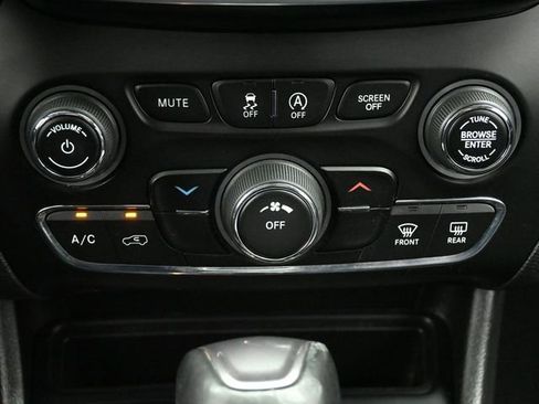 Used 2021 Jeep Cherokee Latitude Lux w/ Sun & Sound Group image 33