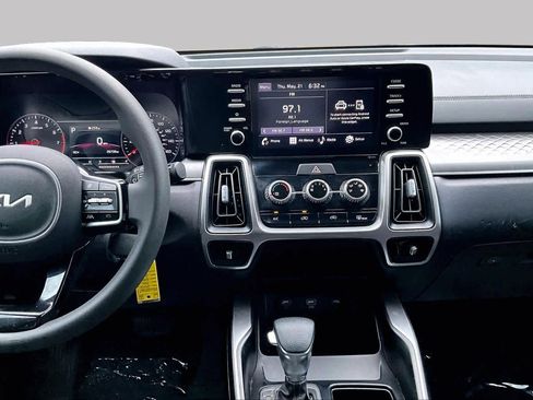 Used 2022 Kia Sorento LX FWD image 7