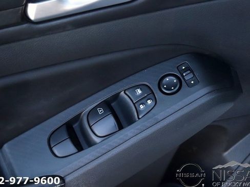 Used 2024 Nissan Altima 2.5 SV image 11