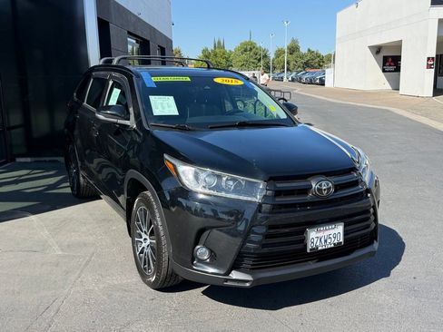 Used 2018 Toyota Highlander SE AWD/4WD image 2