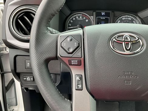 Used 2023 Toyota Tacoma TRD Off-Road w/ TRD Premium Off Road Package AWD/4WD image 10