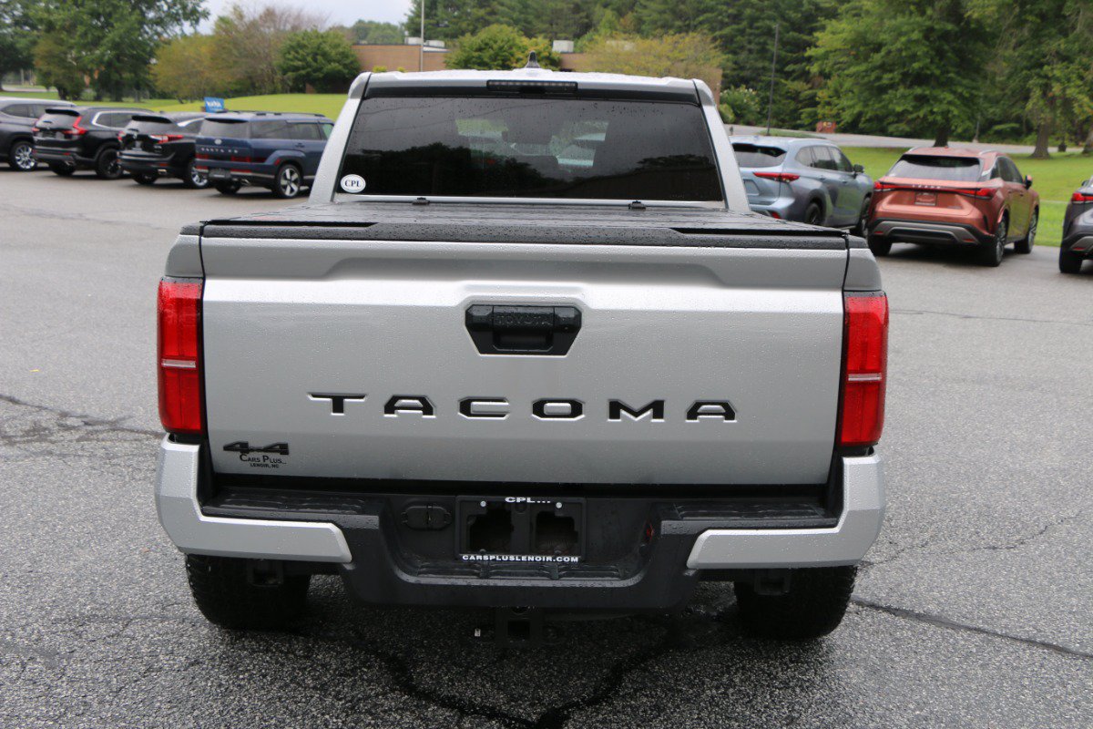 Used 2024 Toyota Tacoma TRD Off-Road AWD/4WD image 4